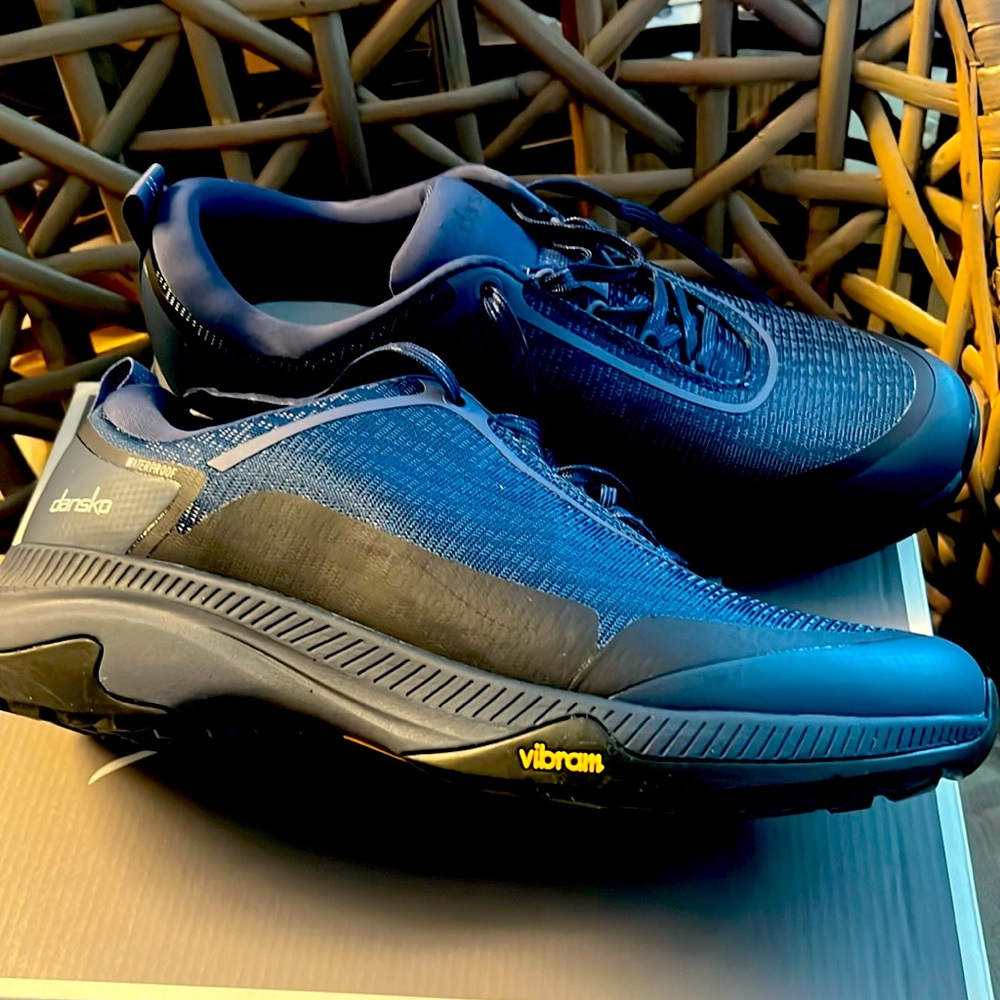New Dansko Makayla Mesh Navy Vibram  Waterproof Sneakers 41 W10.5-11 M7.5-8 NWB